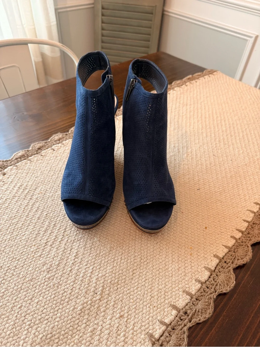 Vince Camuto blue suede perforated peep-toe wedge booties Sz 8.5
